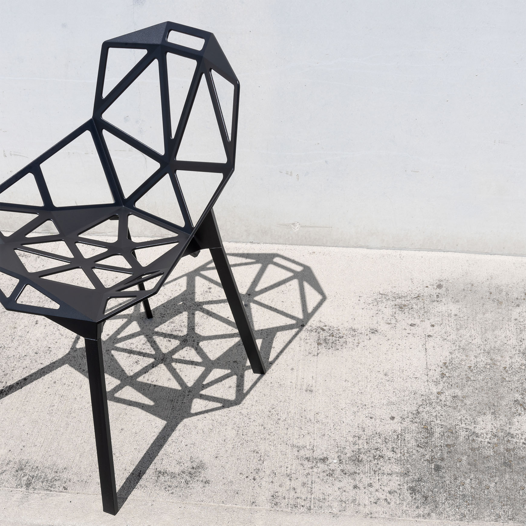 Magis_chair_one_ambient_detail_SD5460_black_02_gallery (1)