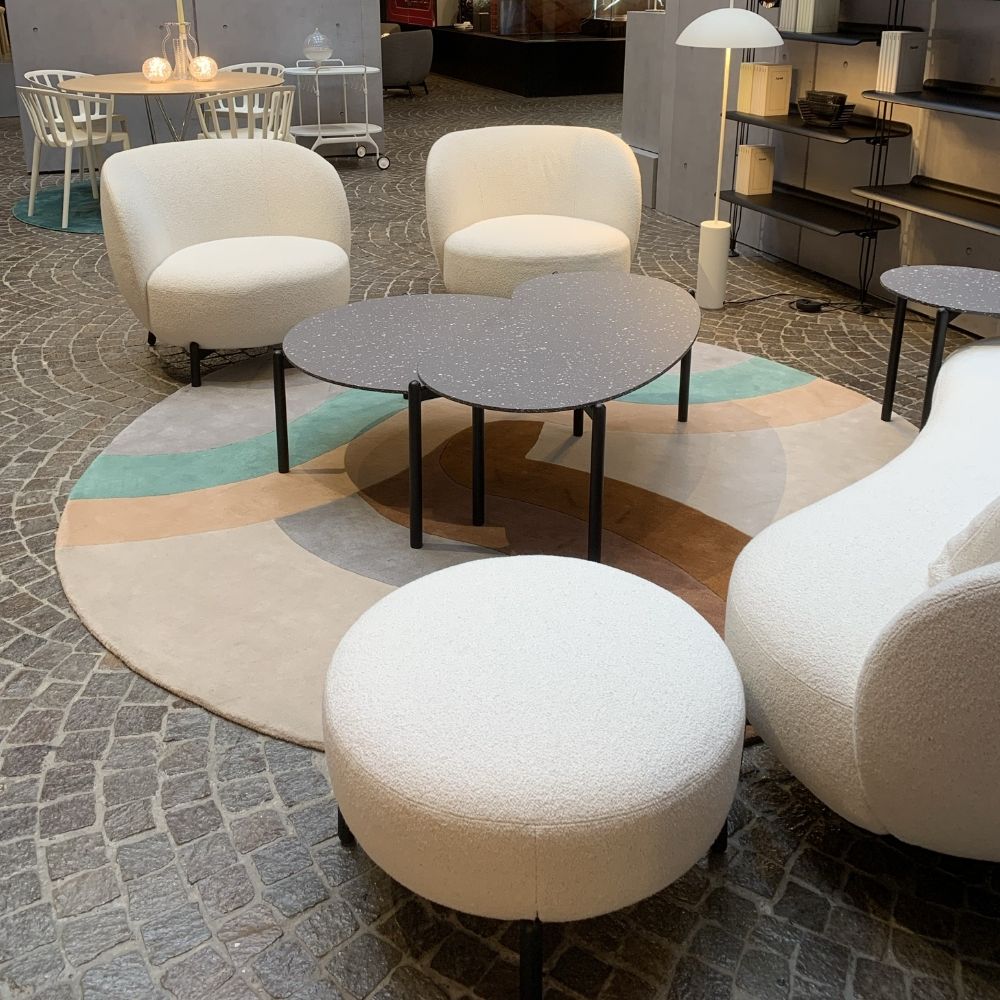 rug-2355-tappeto-rotondo-di-kartell-abbinato-alle-poltrone-lunam-e-ai-tavolini-undique