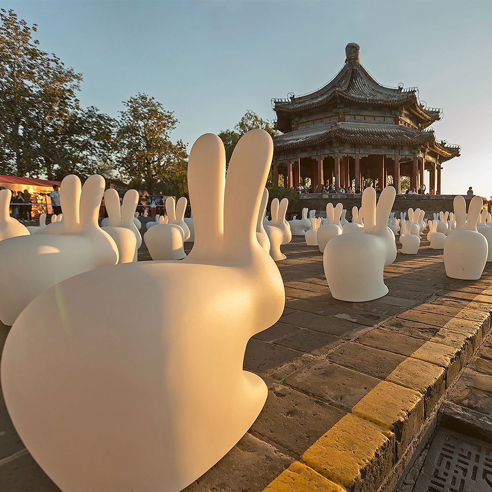 54c-qeeboo-rabbit-lamp-outdoor-led-by-stefano-giovannoni