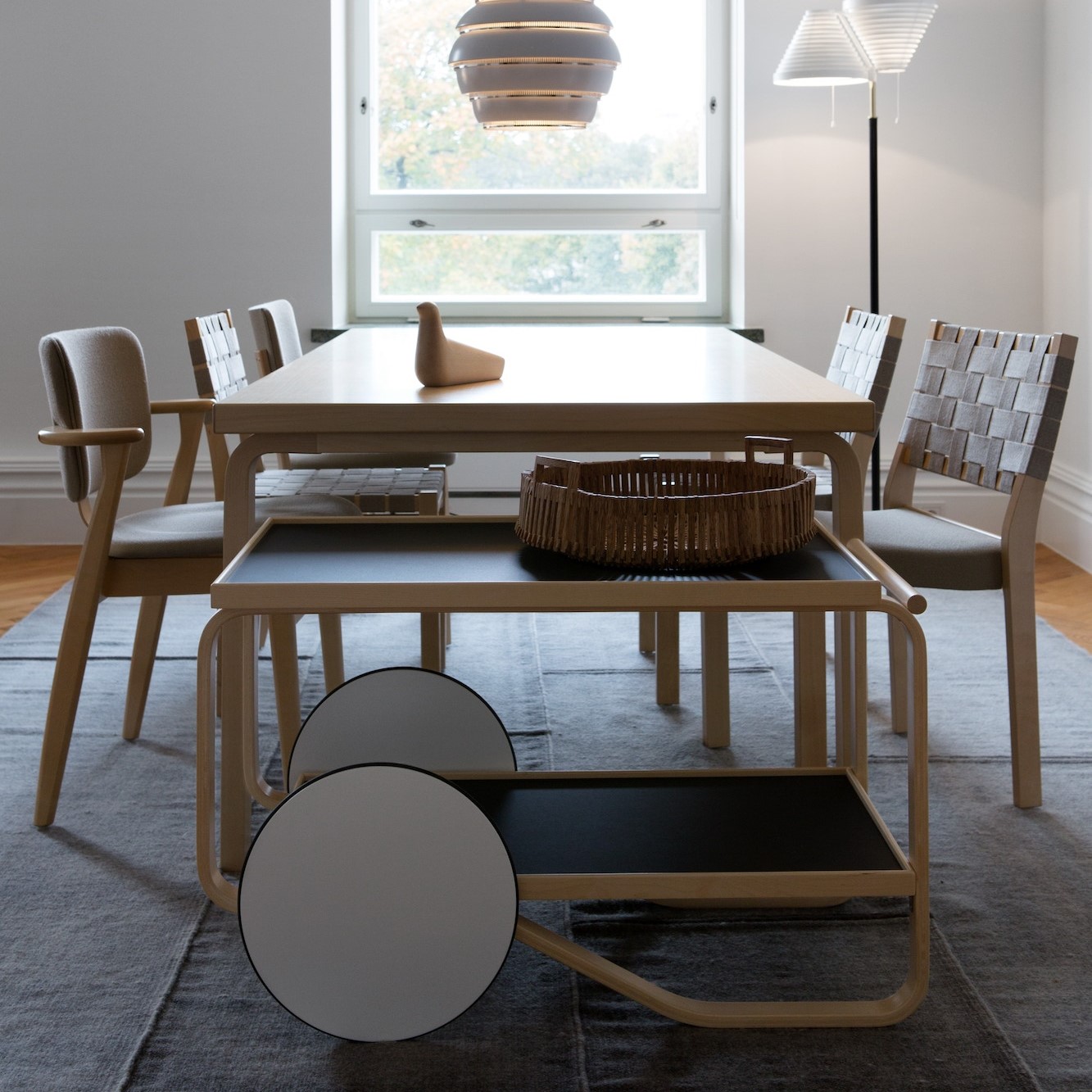 1835378_tea-trolley-901-chair-611-domus-chair-pendant-light-a331-beehive-floor-light-a810-aalto-table-rectangular_2_master-2-1333